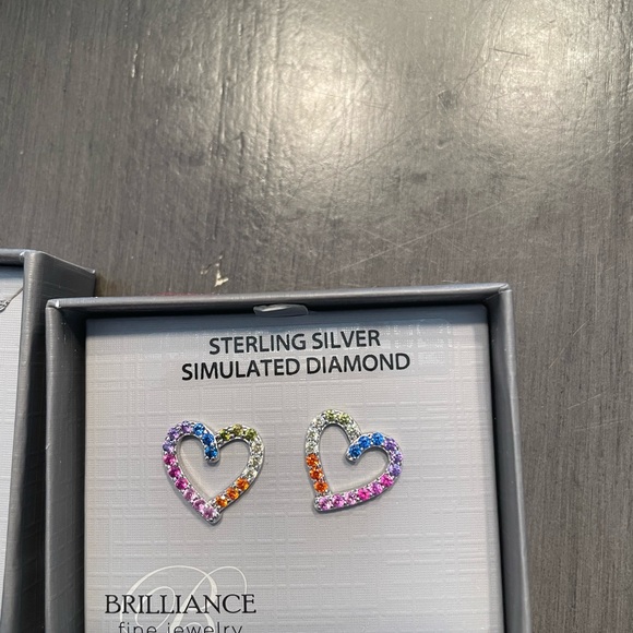 Brilliance 🌈❤️ rainbow heart pendant and earrings - Picture 4 of 5